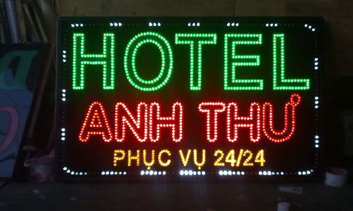 Làm Hộp Đèn Quảng Cáo Giá Rẻ 